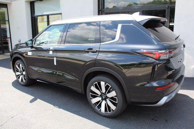 Photo of 2025 Black Mitsubishi Outlander