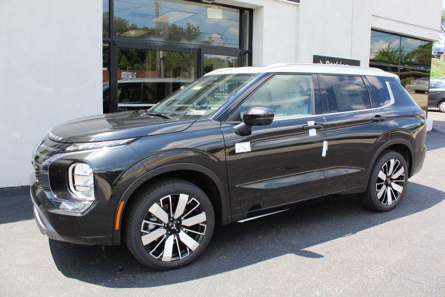 Photo of 2025 Black Mitsubishi Outlander