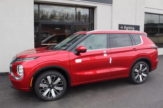 Photo of 2025 Diamond Red Mitsubishi Outlander