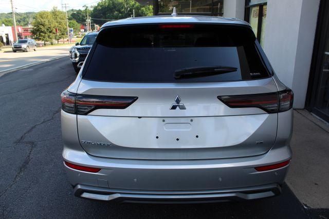 Photo of 2025 Silver Mitsubishi Outlander