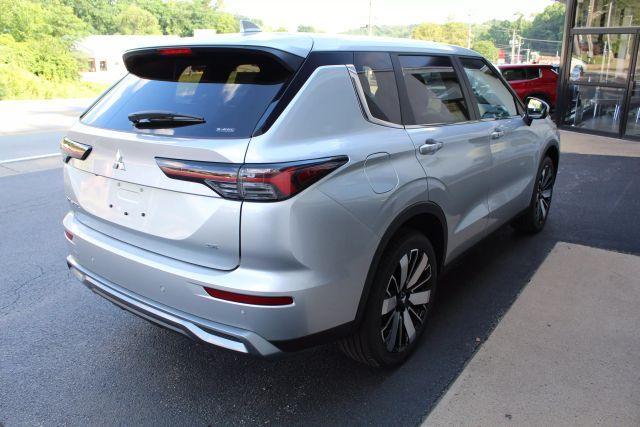 Photo of 2025 Silver Mitsubishi Outlander
