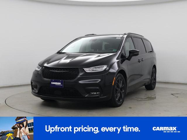 Photo of 2022 Black Chrysler Pacifica
