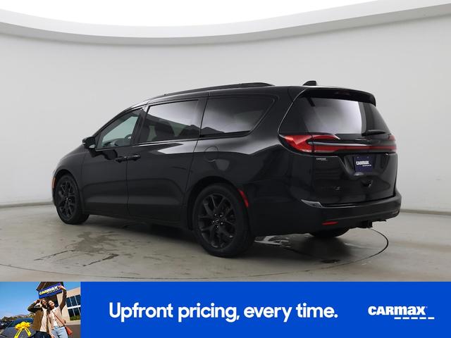 Photo of 2022 Black Chrysler Pacifica
