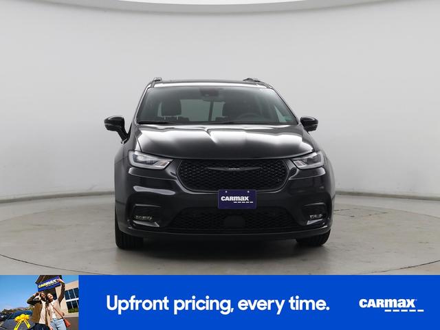 Photo of 2022 Black Chrysler Pacifica