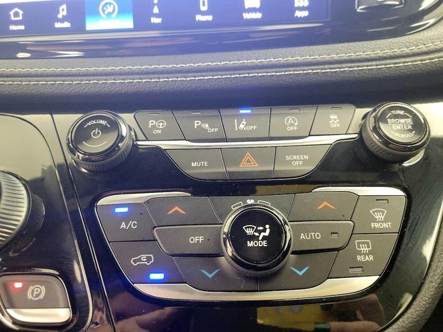 Photo of 2022 Black Chrysler Pacifica