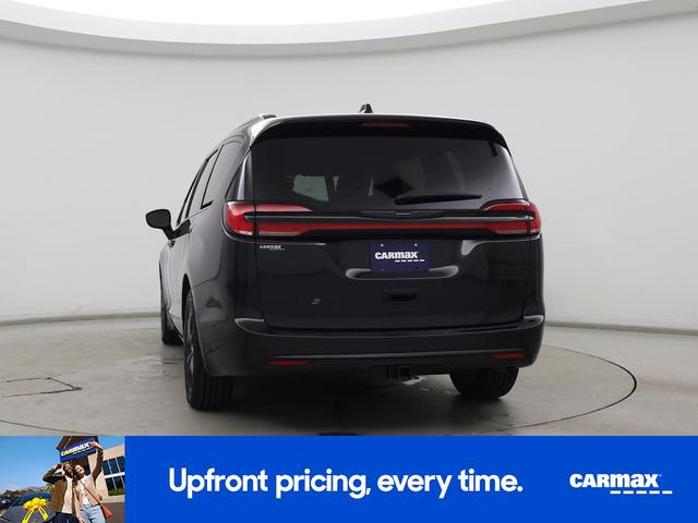 Photo of 2022 Black Chrysler Pacifica