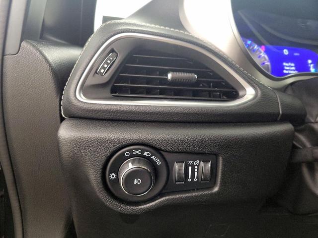 Photo of 2022 Black Chrysler Pacifica