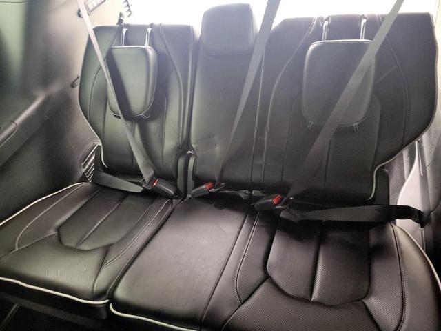 Photo of 2022 Black Chrysler Pacifica