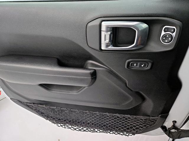 Photo of 2021 White Jeep Wrangler