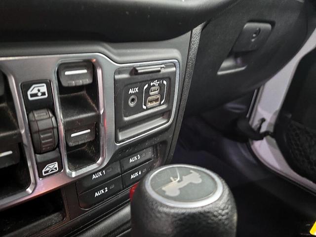 Photo of 2021 White Jeep Wrangler