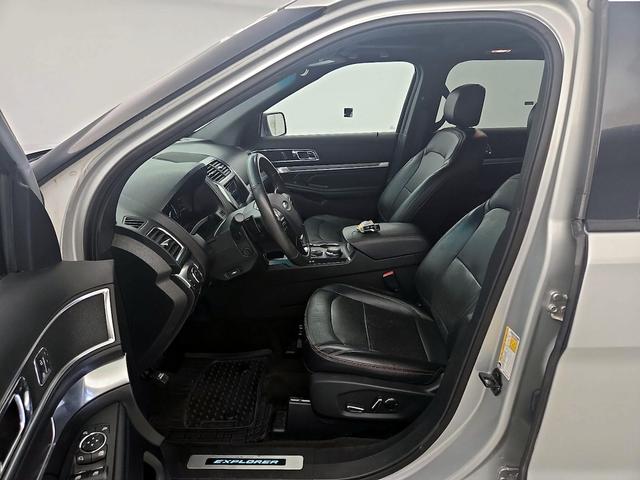 Photo of 2017 Silver Ford Explorer