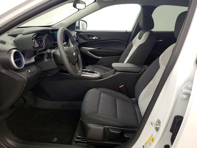 Photo of 2025 White Chevrolet Trax