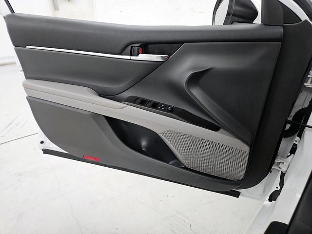 Photo of 2021 White Toyota Camry