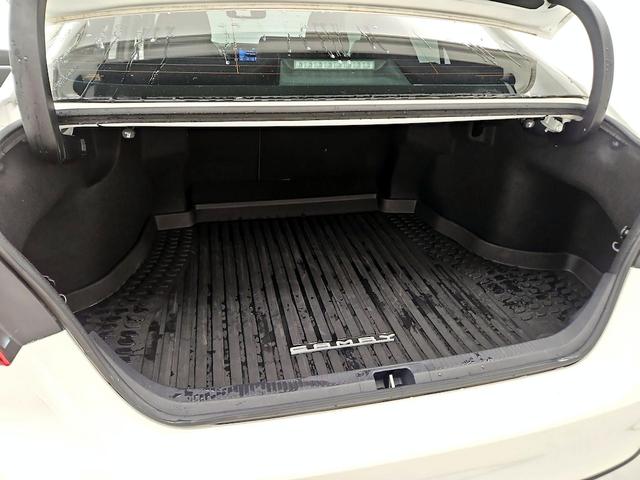 Photo of 2021 White Toyota Camry