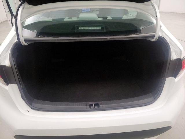 Photo of 2021 White Toyota Corolla