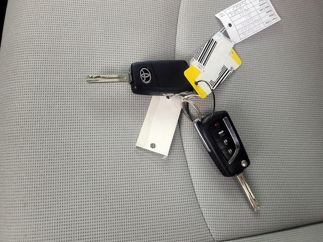 Photo of 2021 White Toyota Corolla