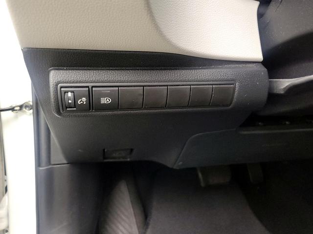 Photo of 2021 White Toyota Corolla