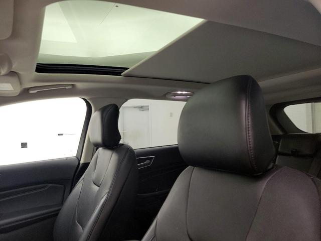 Photo of 2017 Red Ford Edge