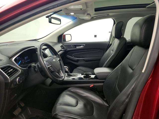 Photo of 2017 Red Ford Edge