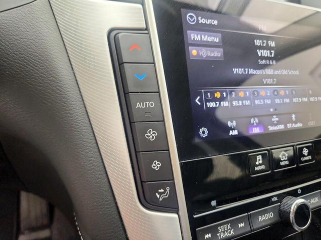 Photo of 2022 White INFINITI Q50