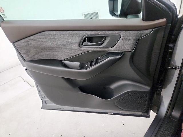 Photo of 2023 Gray Nissan Rogue