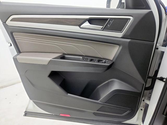 Photo of 2022 White Volkswagen Atlas