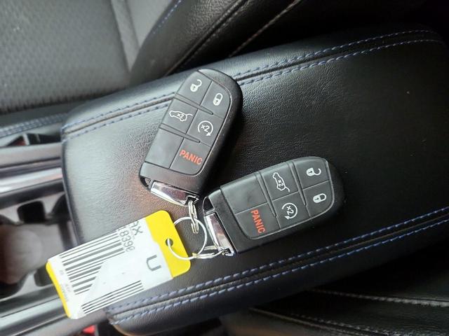 Photo of 2022 White Jeep Compass