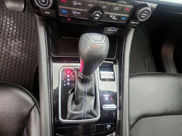 Photo of 2022 White Jeep Compass