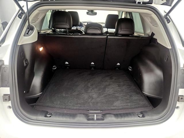 Photo of 2022 White Jeep Compass