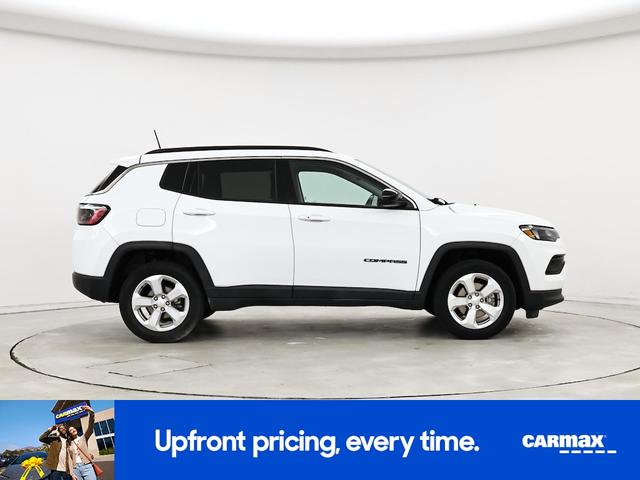 Photo of 2022 White Jeep Compass