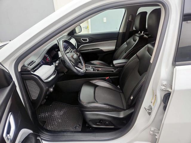 Photo of 2022 White Jeep Compass