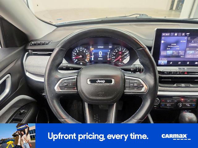 Photo of 2022 White Jeep Compass