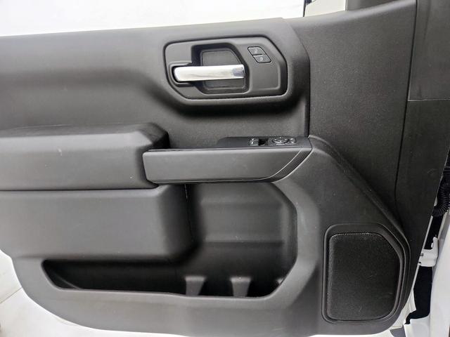 Photo of 2022 White Chevrolet Silverado 1500