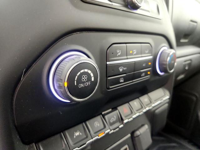 Photo of 2022 White Chevrolet Silverado 1500