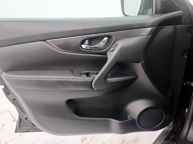 Photo of 2018 Black Nissan Rogue