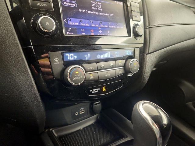 Photo of 2018 Black Nissan Rogue