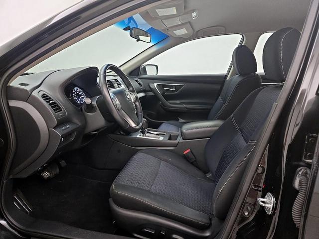 Photo of 2016 Black Nissan Altima