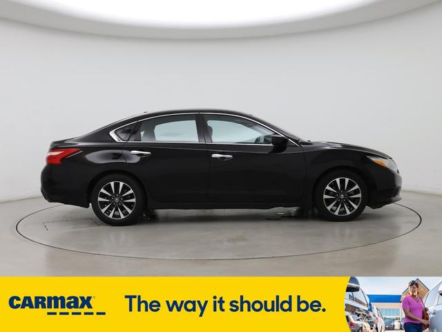 Photo of 2016 Black Nissan Altima