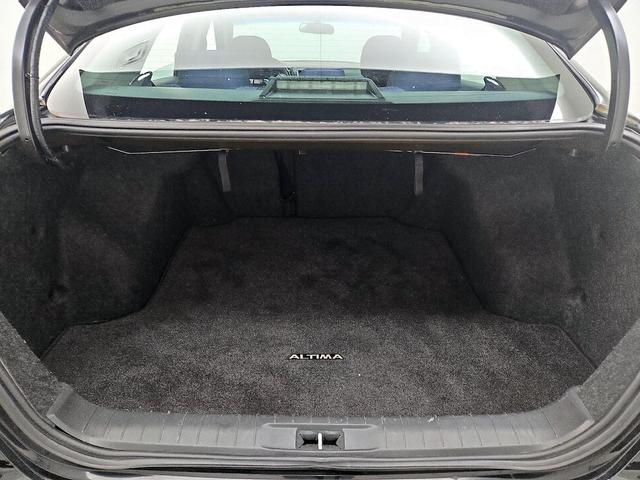 Photo of 2016 Black Nissan Altima