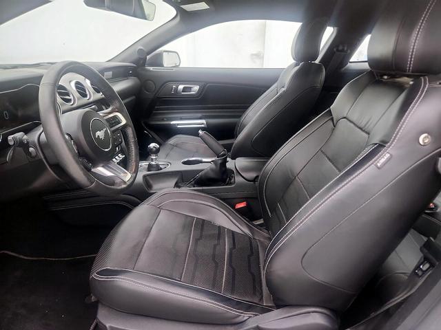 Photo of 2022 Black Ford Mustang