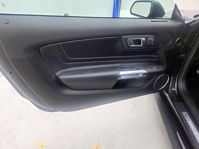 Photo of 2022 Black Ford Mustang