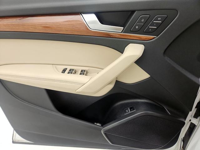 Photo of 2021 White Audi Q5