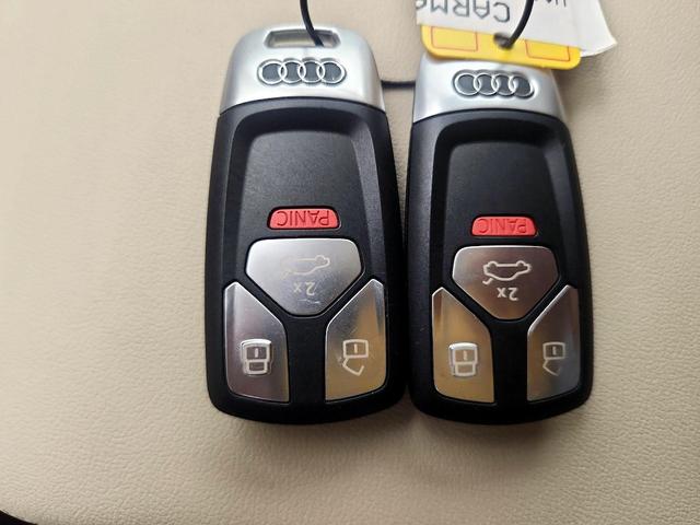 Photo of 2021 White Audi Q5