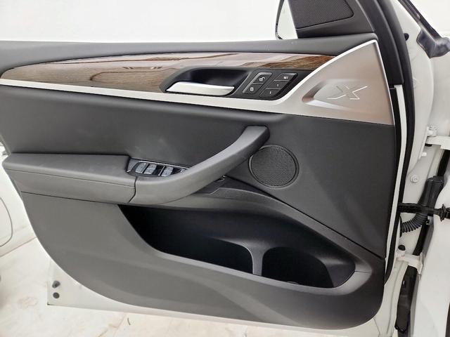 Photo of 2021 White BMW X3