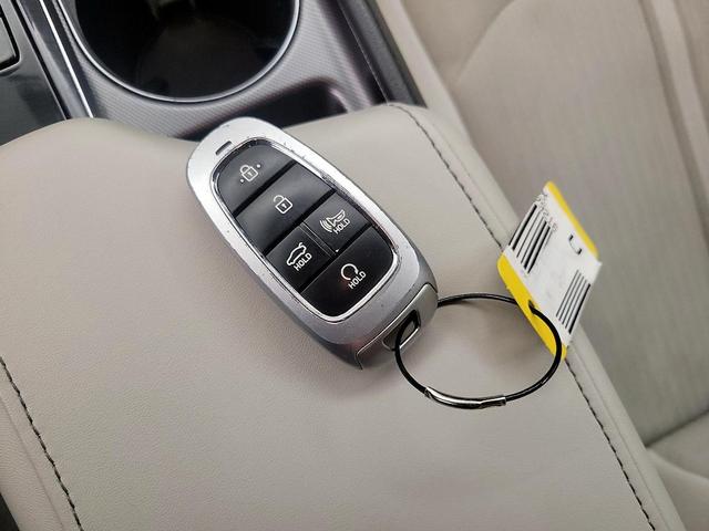 Photo of 2023 Silver Hyundai SONATA