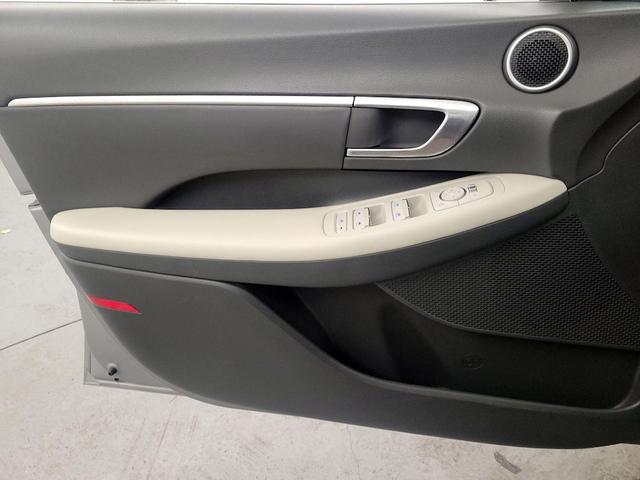 Photo of 2023 Silver Hyundai SONATA