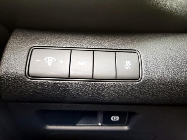 Photo of 2021 White Hyundai SANTA FE