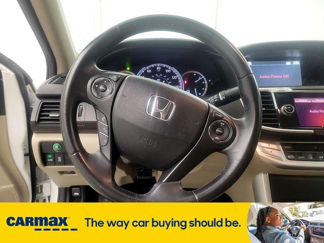 Photo of 2013 White Honda Accord