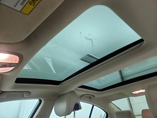 Photo of 2015 White Kia Cadenza