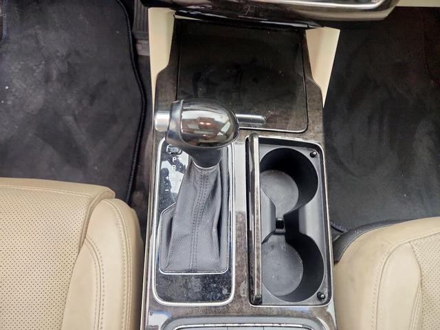 Photo of 2015 White Kia Cadenza